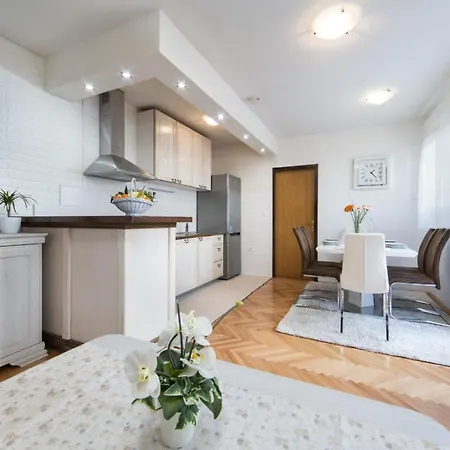 Daire Apartman Rose *